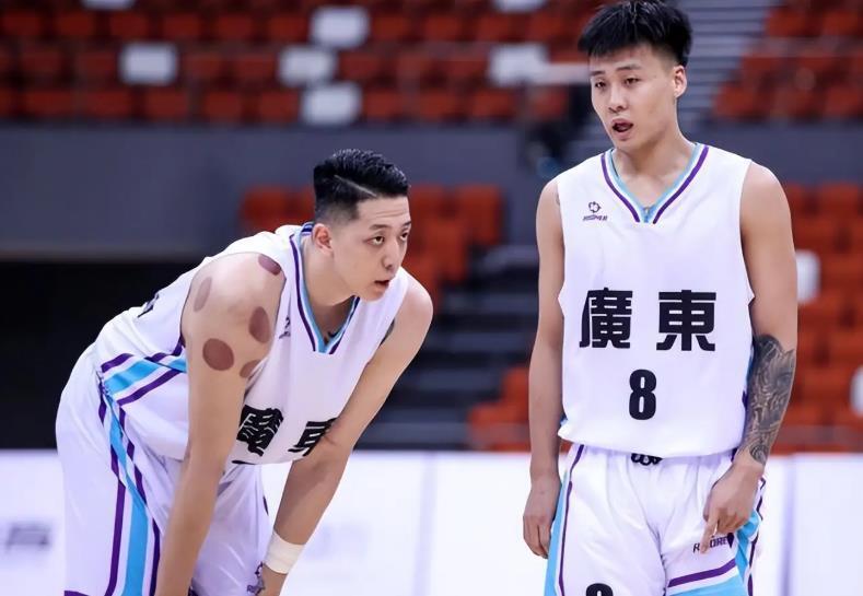 在小组赛中, Bq, 贾诚等