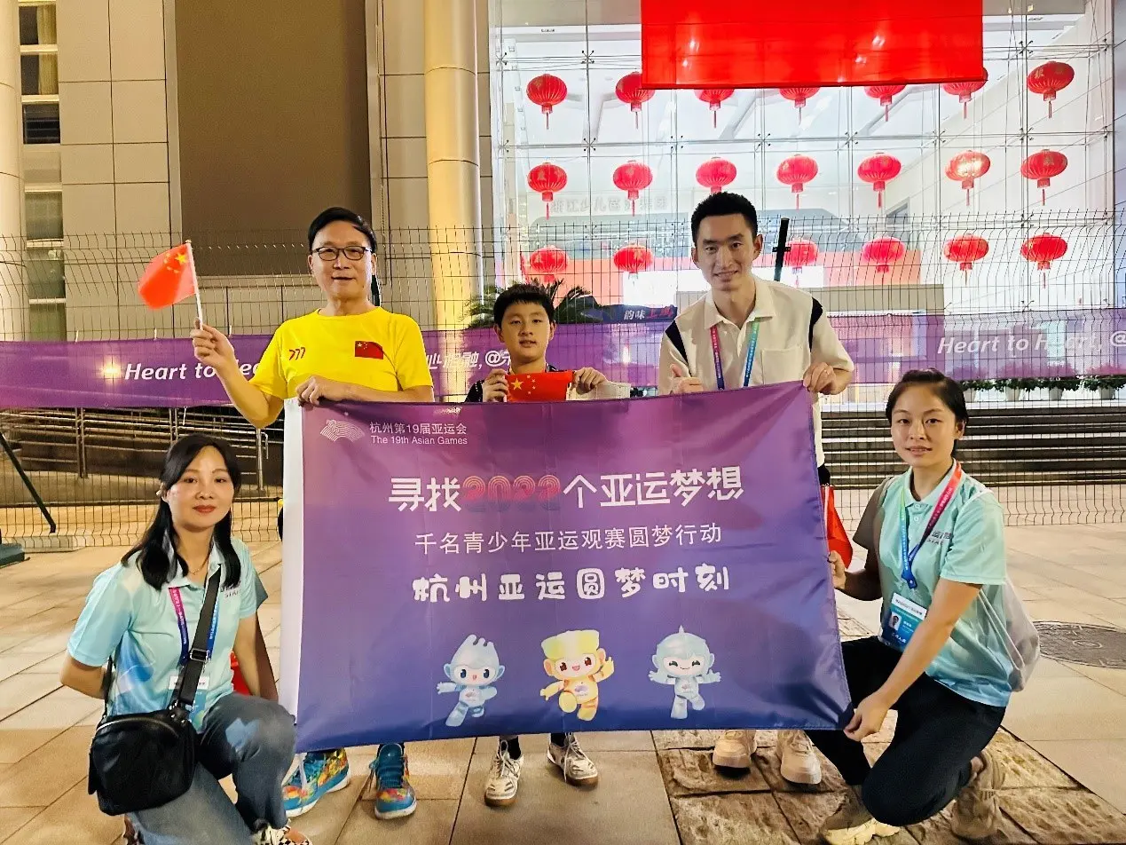 服务, 这就是我, 少队的成员 服务, 这就是我, 少队的成员