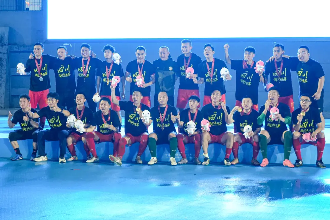 其中, 人大名单